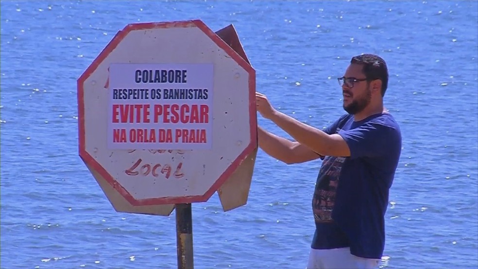 Placas foram colocadas ás margens da prainha de Pereira Barreto  — Foto: Reprodução/TV TEM 