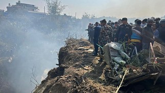 Dezenas morreram em decorr�ncia do acidente � Foto: Yunish Gurung / AFP