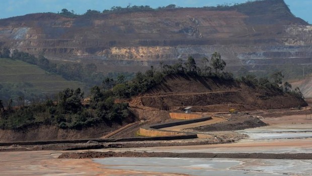 Vista da mina da Samarco na cidade de Mariana, em Minas Gerais. A empresa pertence à mineradora Vale e à BHP Billiton (Foto: Washington Alves/Reuters)