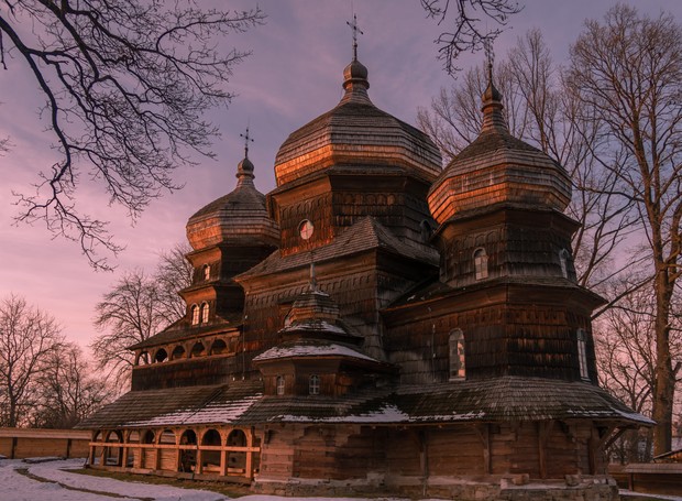 A tserkvas "St. George's Church", em Drohobych, é uma das igrejas de madeira mais antigas e melhor preservadas da Ucrânia (Foto: Elena Kurylo / Wikipedia Commons)