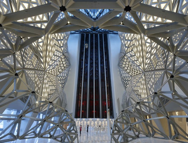 Hotel com exoesqueleto dispensa paredes internas (Foto: Divulgação / Virgile Simon Bertrand / Zaha Architects)