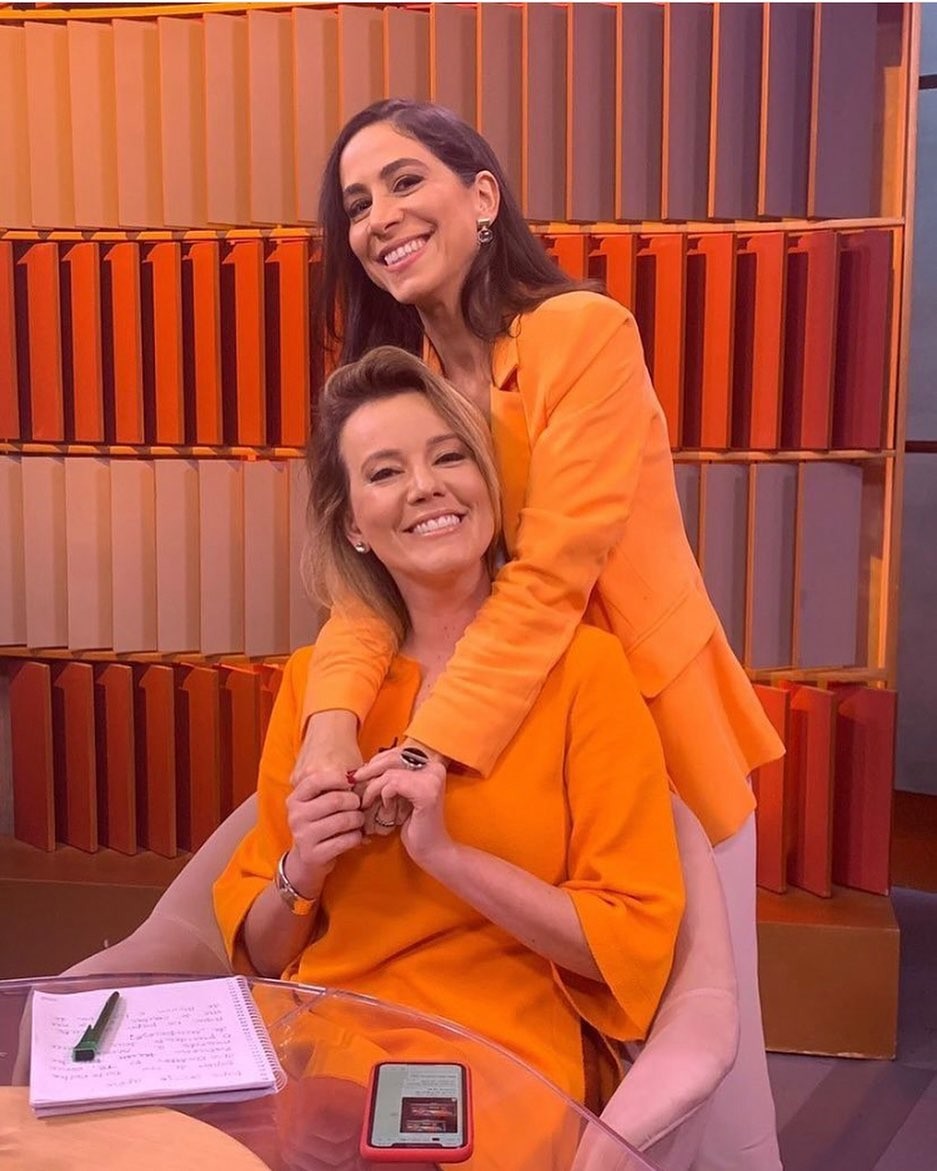 Natuza Nery e a jornalista Julia Duailibi nos bastidores da GloboNews (Foto: Reprodução Instagram)