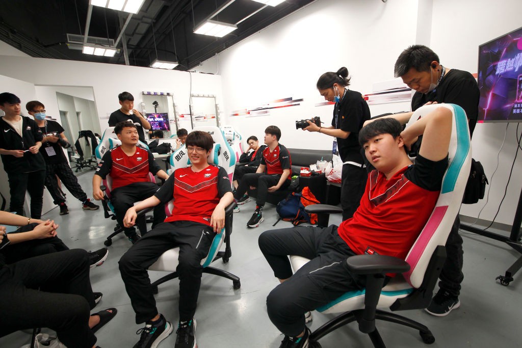 SHANGHAI, CHINA - MAY 30: Team JD at Riot Games Mid-Season Cup 2020 on May 30, 2020 in Shanghai, China.  (Photo by Hu Chengwei/Getty Images) (Foto: Getty Images)