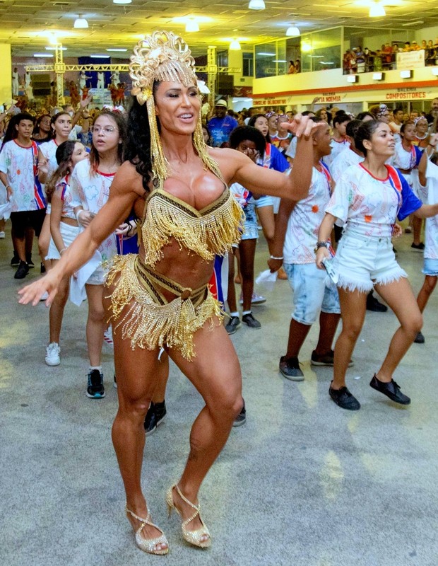 Carnaval 2020 Gracyanne Barbosa Requebra Em Ensaio Da União Da Ilha Quem Rio De Janeiro 3599