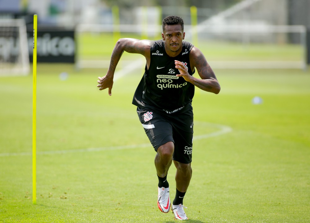 Após faltar em treinos, Jô é multado pelo Corinthians