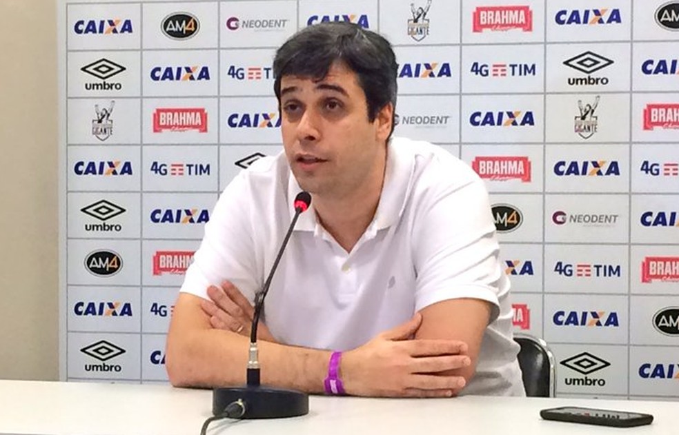 Euriquinho concede entrevista coletiva após derrota para o Corinthians (Foto: Diego Ribeiro)