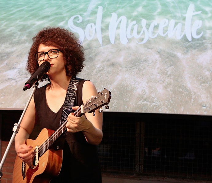 Roberta Campos interpreta 'Minha Felicidade', música de abertura de 'Sol Nascente' (Foto: Felipe Monteiro / Gshow)