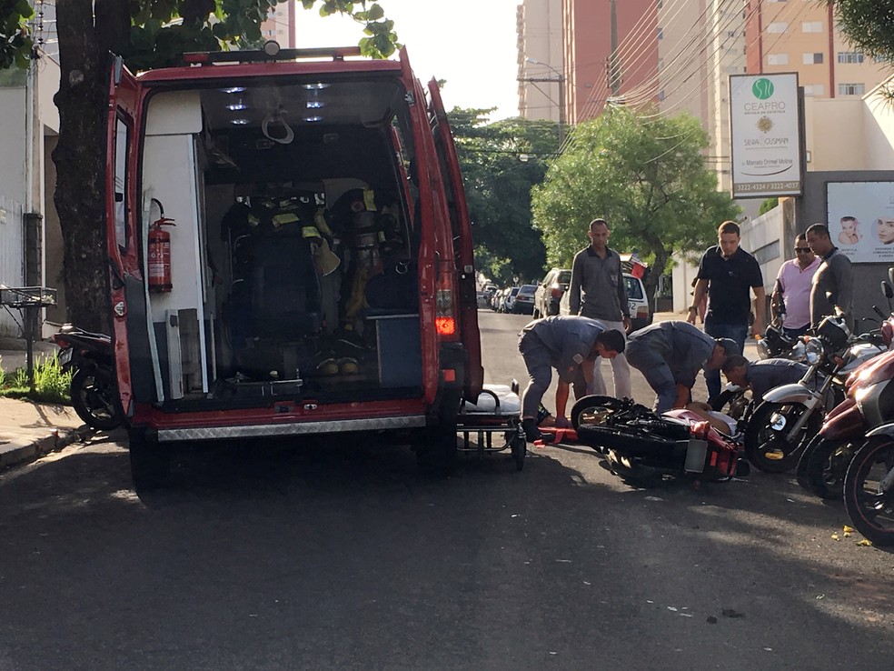 Rua Tenente Nicolau Maffei, no Centro, ficou interditada durante os trabalhos do Corpo de Bombeiros (Foto: Valmir Custódio/G1)