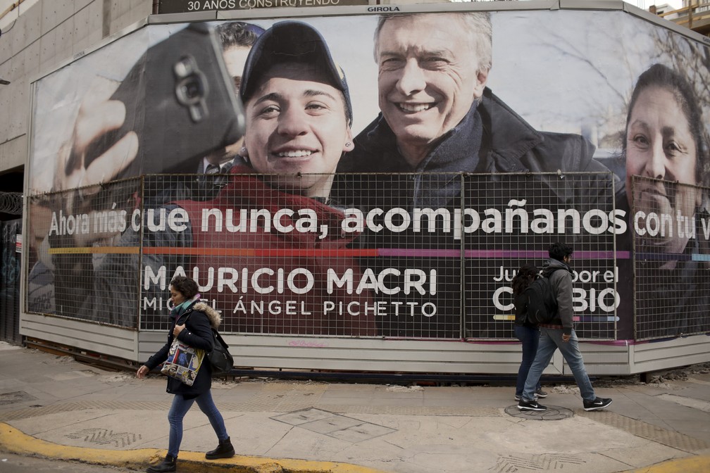 Propaganda eleitoral de Macri em Buenos Aires â€” Foto: AP Foto/Natacha Pisarenko