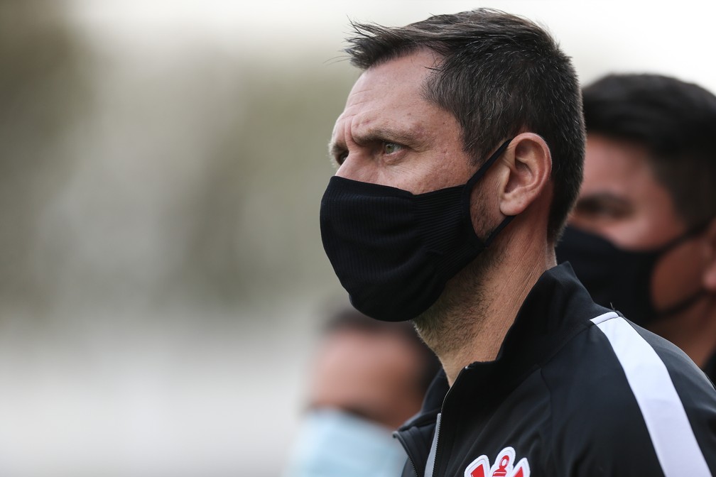 Treinador do sub-20, Siston quer Corinthians moderno e diz não ver 