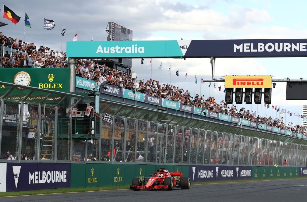 Sebastian Vettel recebe a bandeirada no GP da Austrália (Foto: Robert Cianflone/Getty Images)