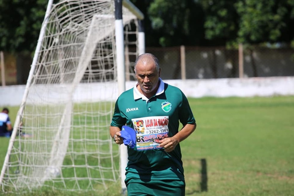 Campeão da Série D de 2010 pelo Guarany de Sobral, o técnico Oliveira Canindé sonha em repetir o feito com o Altos (Foto: Luis Júnior/Altos)