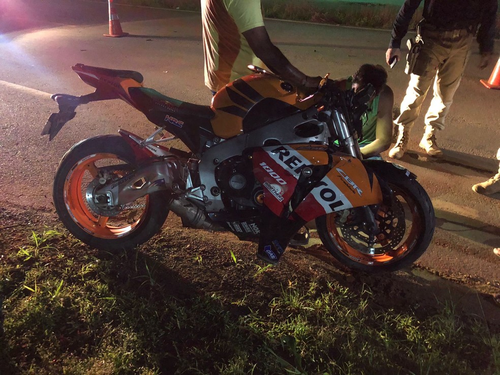Cavalo na BR-364 provoca acidente e deixa casal ferido em Rondônia — Foto: Cleidson Silva / arquivo