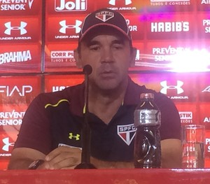 Ricardo Gomes explica falta de Michel Bastos: 'Perdeu o foco e o horário do treino'