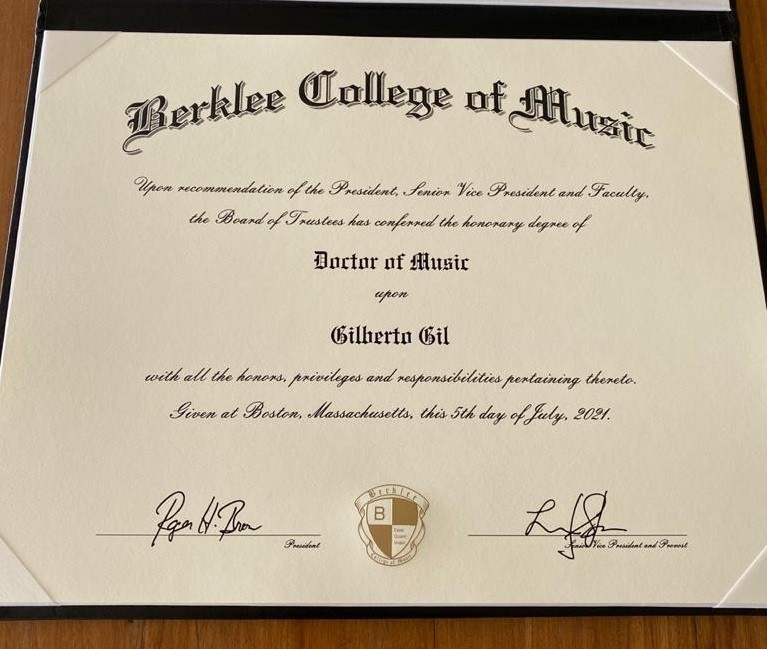 O diploma que será entregue a Gil