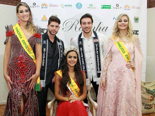 Ana Luiza (centro) ladeada pelas princesas Bruna Rezene e Sharlleny de Bem: representantes da Expocafé 2016 de Três Pontas, MG (Foto: Márcio Brito/Expocafé)