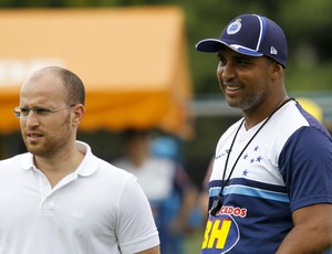 Diretor vê cobrança a Deivid como normal e avalia elenco do Cruzeiro