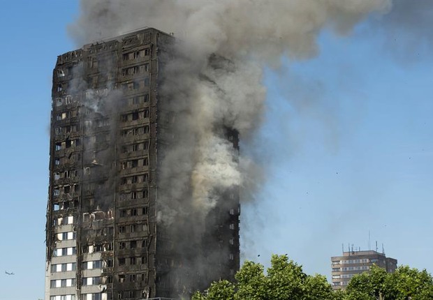 Incêndio matou 17 no Reino Unido (Foto: EFE)