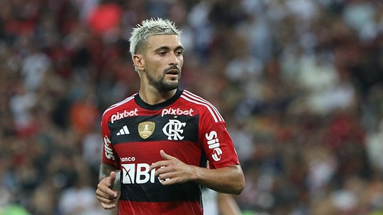 Arrascaeta está fora das finais do Carioca e só retorna ao Flamengo no fim de abril