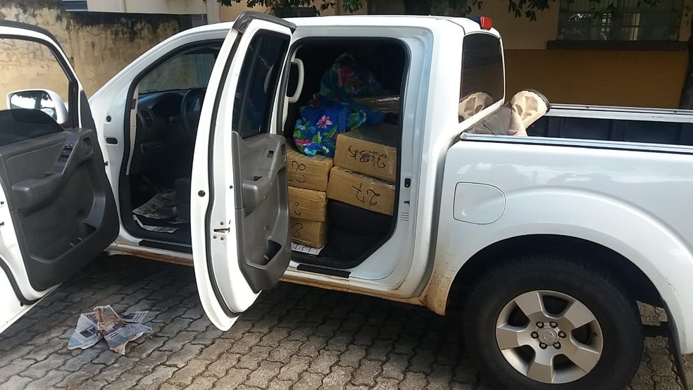 VeÃ­culo carregado com maconha foi abordado em FlÃ³rida Paulista (Foto: PolÃ­cia Militar RodoviÃ¡ria/DivulgaÃ§Ã£o)