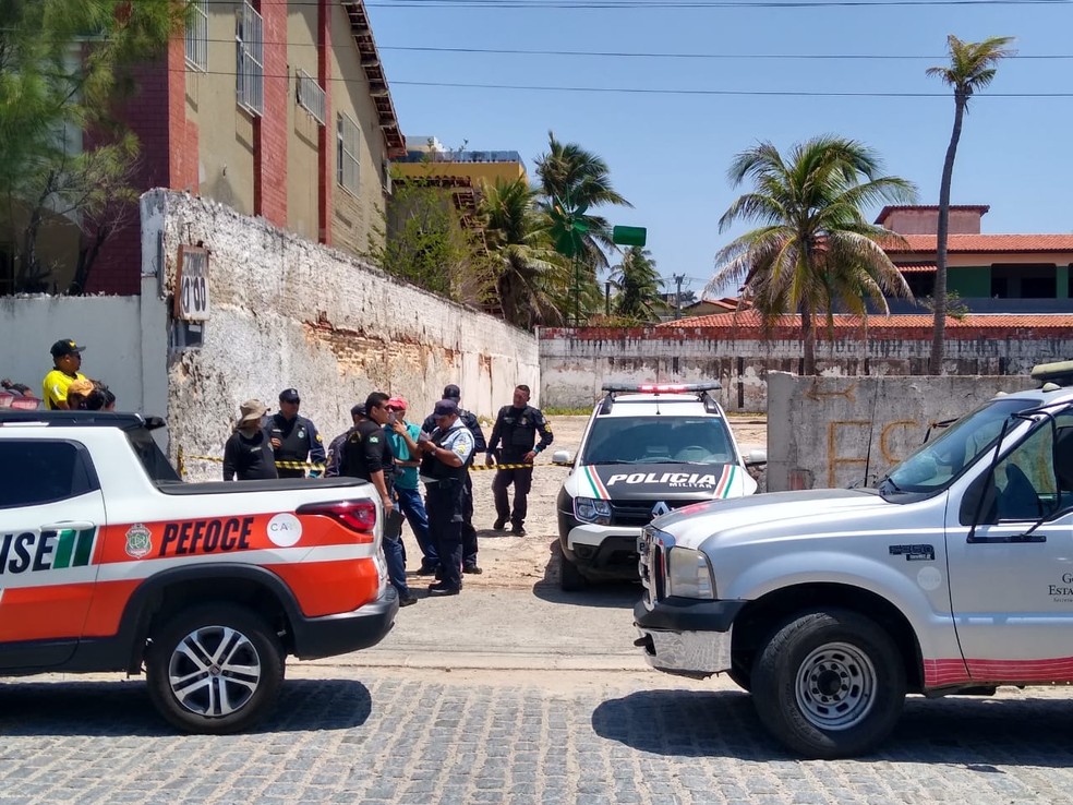 Corpo de recém-nascido é encontrado dentro de estacionamento em frente a barraca de praia em Fortaleza  — Foto: Darley Melo/Sistema Verdes Mares
