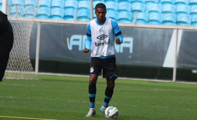 Rhodolfo não treina mais uma vez, e Roger confirma sequência para Erazo