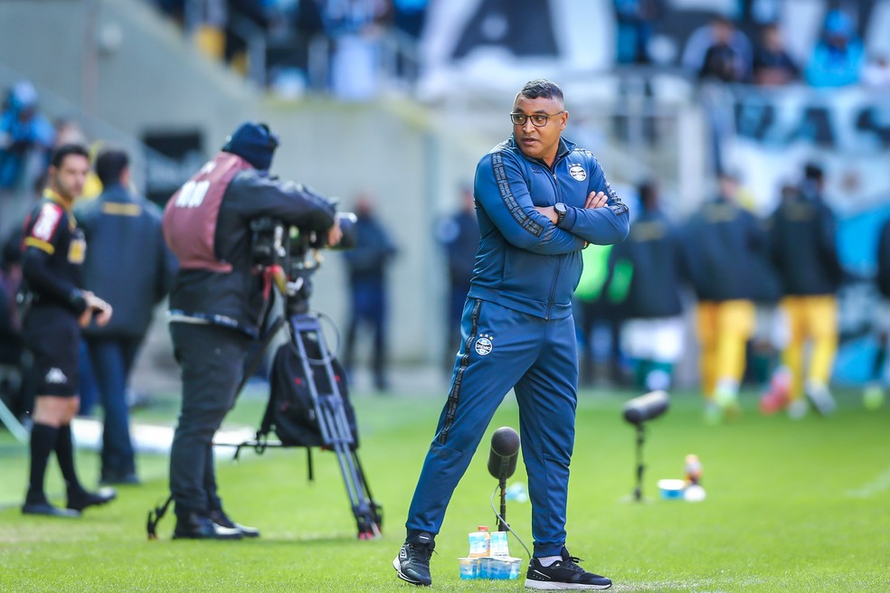 Roger Machado acredita que as vaias fazem parte do jogo e concorda que o Grêmio está devendo futebol