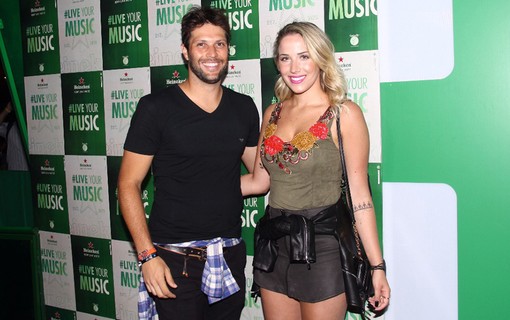 Gustavo Leão e a mulher, Pamella Oliveira