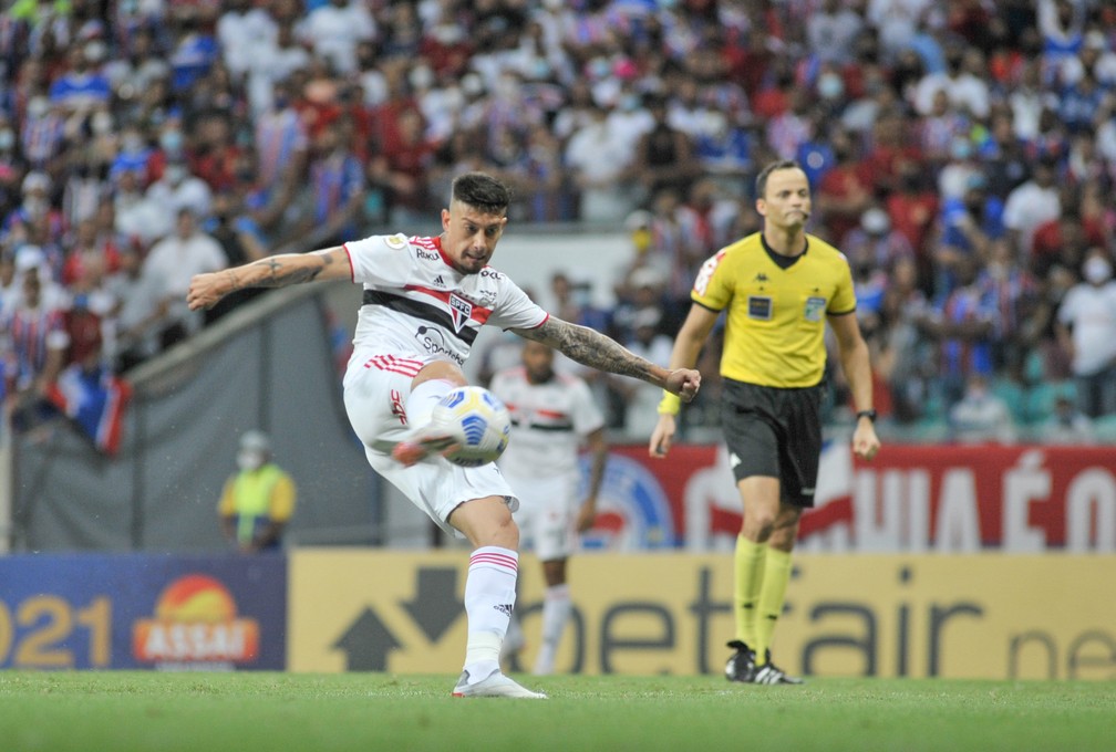 Rigoni finaliza em Bahia x São Paulo — Foto: Jhony Pinho/AGIF
