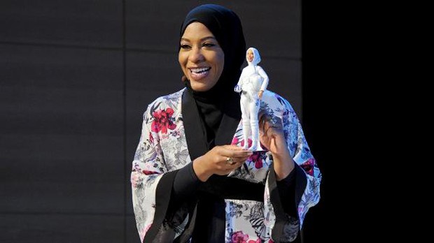 Mattel lança boneca Barbie inspirada em atleta muçulmana (Foto: Reprodução / Twitter)