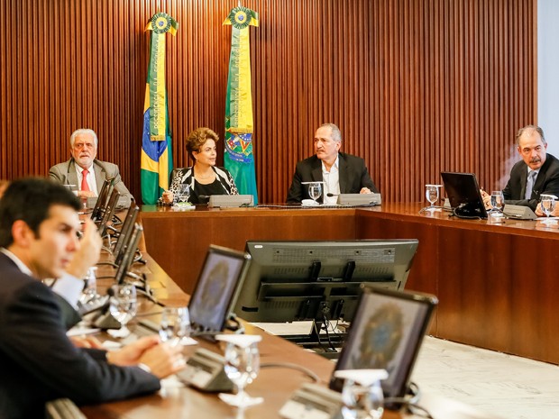 Dilma comanda reunião no Palácio do Planalto com 23 ministros (Foto: Roberto Stuckert Filho/Presidência)