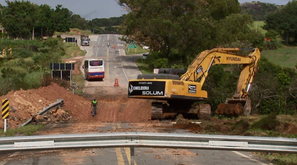 Dnit ainda não tem previsão de quando nova ponte será construída na BR-265 (Foto: Reprodução EPTV)
