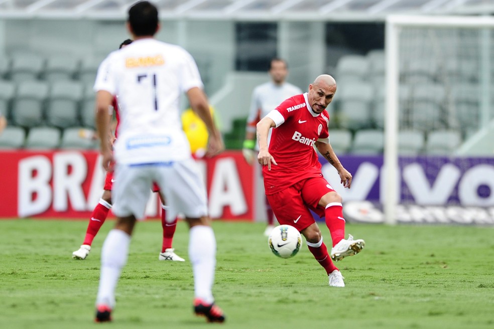 Gui&ntilde;azu em a&ccedil;&atilde;o pelo Internacional, clube que mais defendeu na carreira &mdash; Foto: Alexandre Lops/Internacional