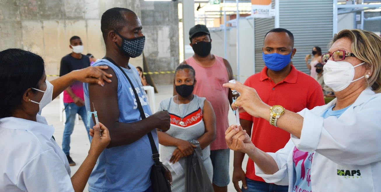 Vacinação contra Covid e gripe: imunização acontece no Shopping Popular de Feira de Santana nesta quarta