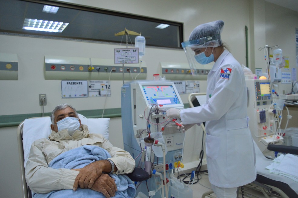 Paciente Francisco Walfredo em hemodiálise no HRBA — Foto: Comunicação Pró-Saúde/Divulgação