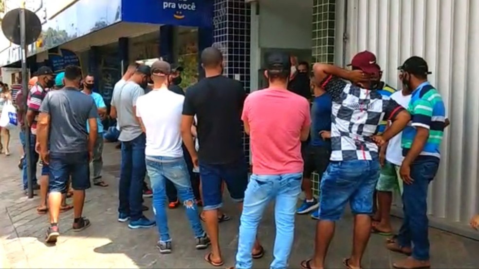 Grupo de trabalhadores foram resgatados em situação análoga à escravidão em Coromandel — Foto: Paulo Barbosa/G1