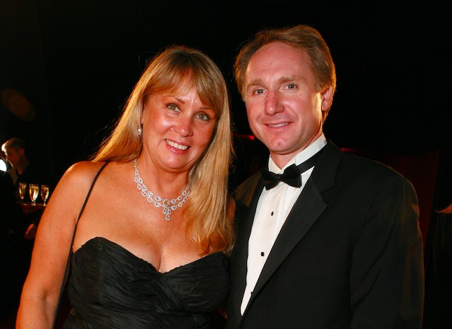 O escritor Dan Brown com a ex-esposa, Blythe Brown (Foto: Getty Images)