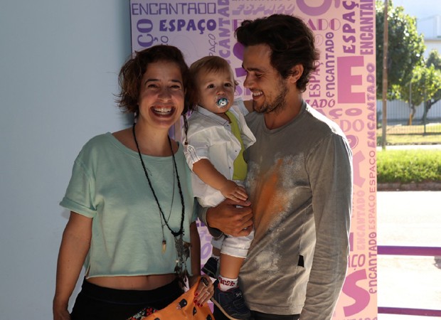 Paloma Duarte e Bruno Ferrari com o filho, Antonio, de 1 ano (Foto: AgNews)