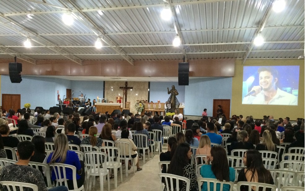 Missa deve ocorrer na mesma paróquia onde aconteceram outras celebrações para lembrar Cristiano Araújo e Allana Moraes, em Goiânia — Foto: Sílvio Túlio/G1