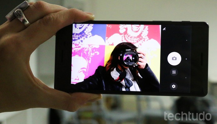 Xperia X traz uma câmera de 13 megapixels frontal (Foto: Luciana Maline/TechTudo)
