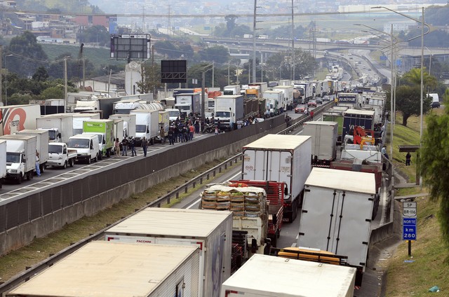 Greve Dos Caminhoneiros Em Alta Na Internet Lauro Jardim O Globo