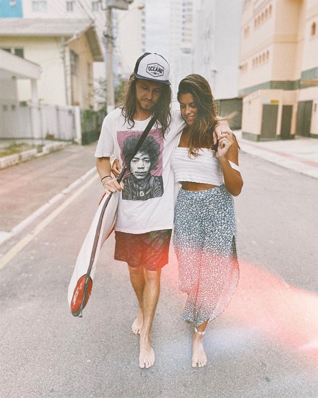 Vitor Kley e a namorada, Carolina Loureiro (Foto: Reprodução / Instagram)