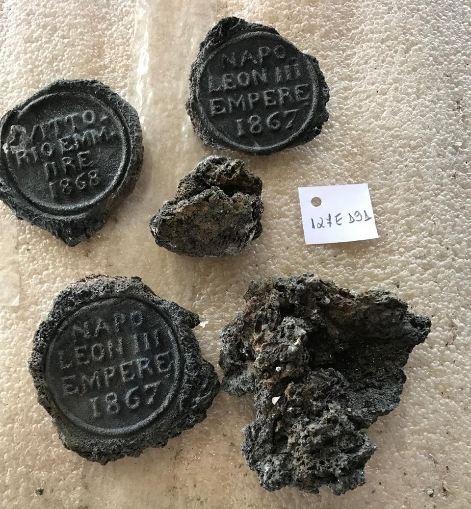 Os medalhões foram achados nos escombros do Museu