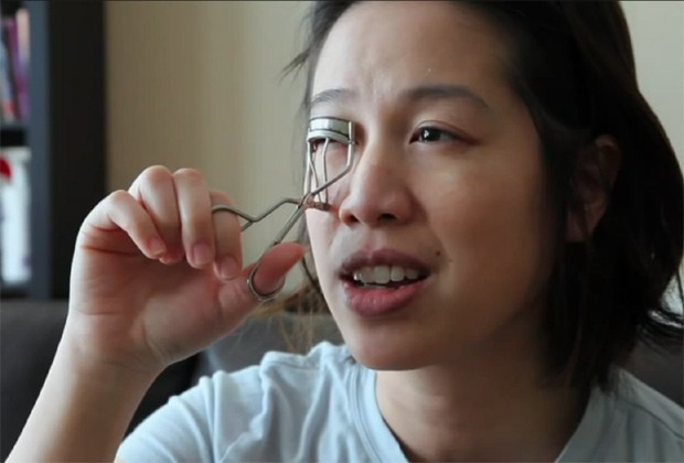 A americana Christine Ha, vencedora da terceira edição do Master Chef, que publica vídeos sobre sua rotina na série 