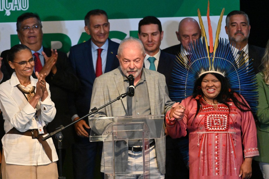 Lula anuncia novos nomes e completa equipe de ministros do futuro governo
