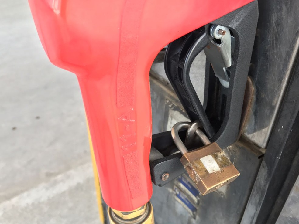 Alguns postos em João Pessoa estão fechados por falta de combustíveis (Foto: Walter Paparazzo/G1)