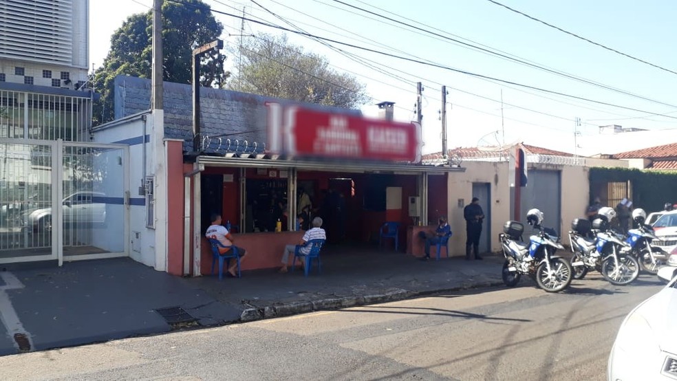 Dep&oacute;sito de bebidas &eacute; multado em R$ 10 mil ap&oacute;s funcion&aacute;rios serem flagrados sem m&aacute;scara em S&atilde;o Carlos. &mdash; Foto: Prefeitura de S&atilde;o Carlos/Divulga&ccedil;&atilde;o 
