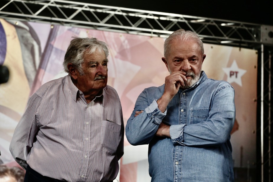 Os ex-presidentes do Uruguai José Mujic (esq.) e do Brasil Luiz Inácio Lula da Silva (PT) em São Paulo em 29 de outubro de 2029