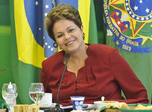 Dilma Rousseff em café da manhã com jornalistas no Palácio do Planalto (Foto:  Antonio Cruz / ABr)