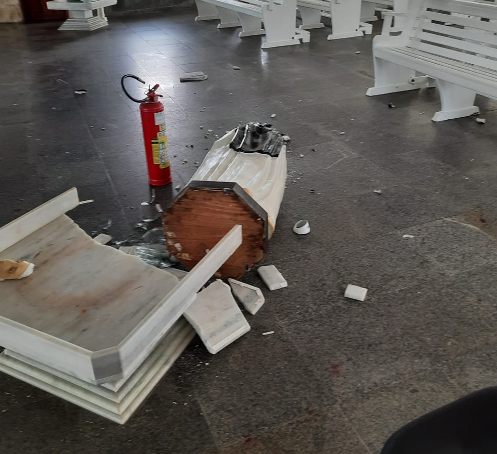 Estátua de Santa Edwiges é vandalizada em igreja de Fortaleza. — Foto: Arquidiocese de Fortaleza